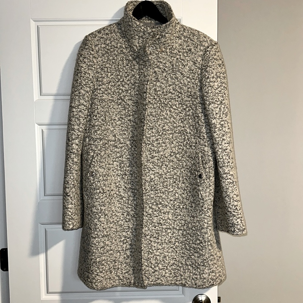 Women’s LOFT wool blend mock neck coat. Like new. Size medium.